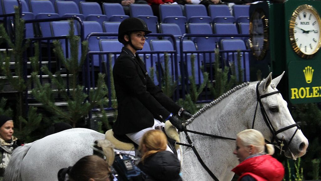 Jenni Dahlman-Räikkönen odotti jännittyneenä radalle pääsyä.