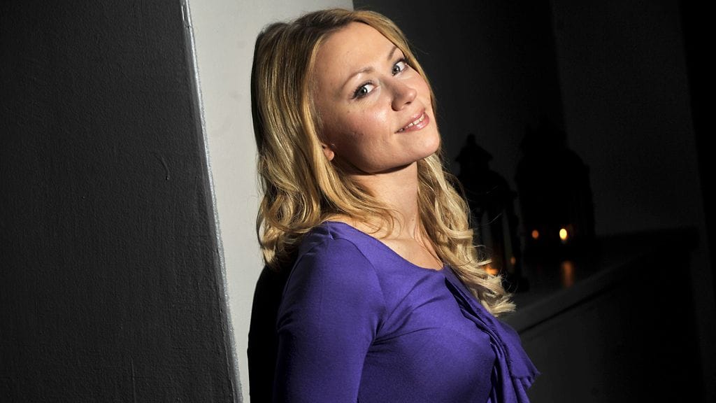 Anna Eriksson nauttii kesästä pienen poikansa ja musiikin parissa.