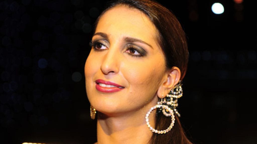 Nasima Razmyar pyrkii eduskuntaan.