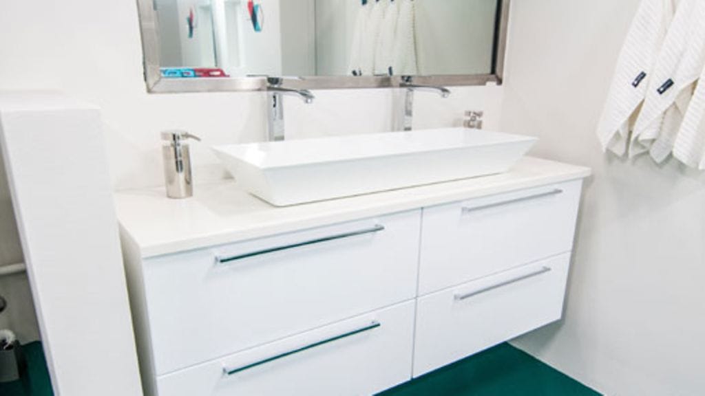 BB-talon kaksoissuihkussa kelpaa peseytyä.