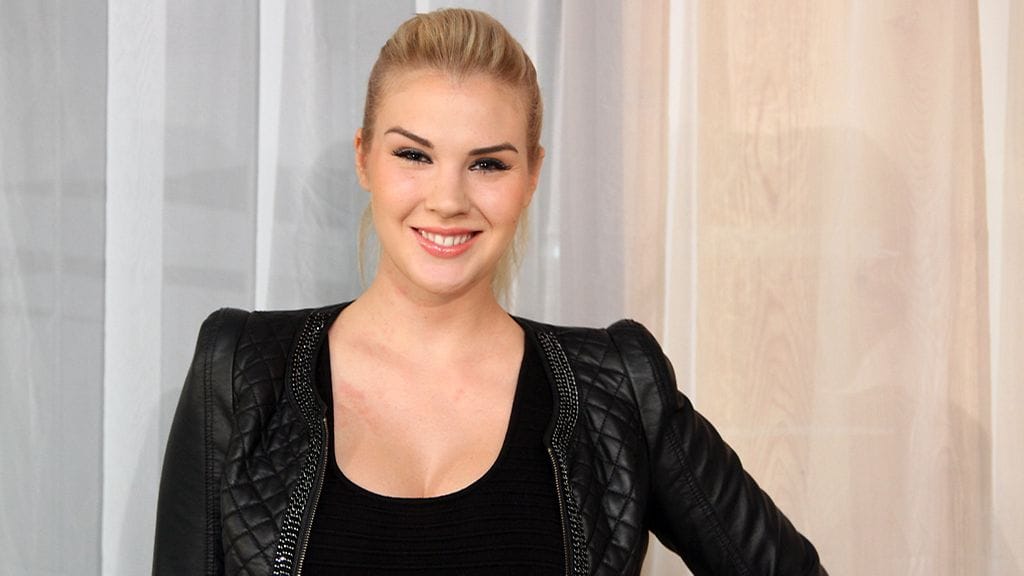 Anni Uusivirta viettää kesälomaansa Suomessa.