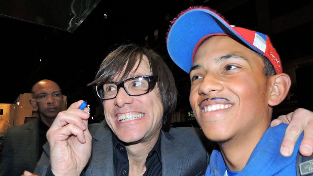 Jim Carrey ja pahaa-aavistamaton fani.