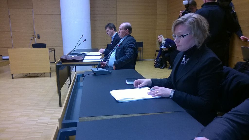 Kuvasssa etualalla kihlakunnansyyttäjä Krista Soukola.