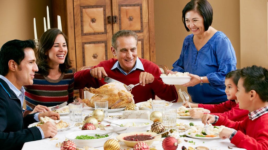 Sukulaisten kanssa pätee sama kuin esimerkiksi vastakkaiseen sukupuoleen: Kehujaan suhtaudutaan myönteisemmin.