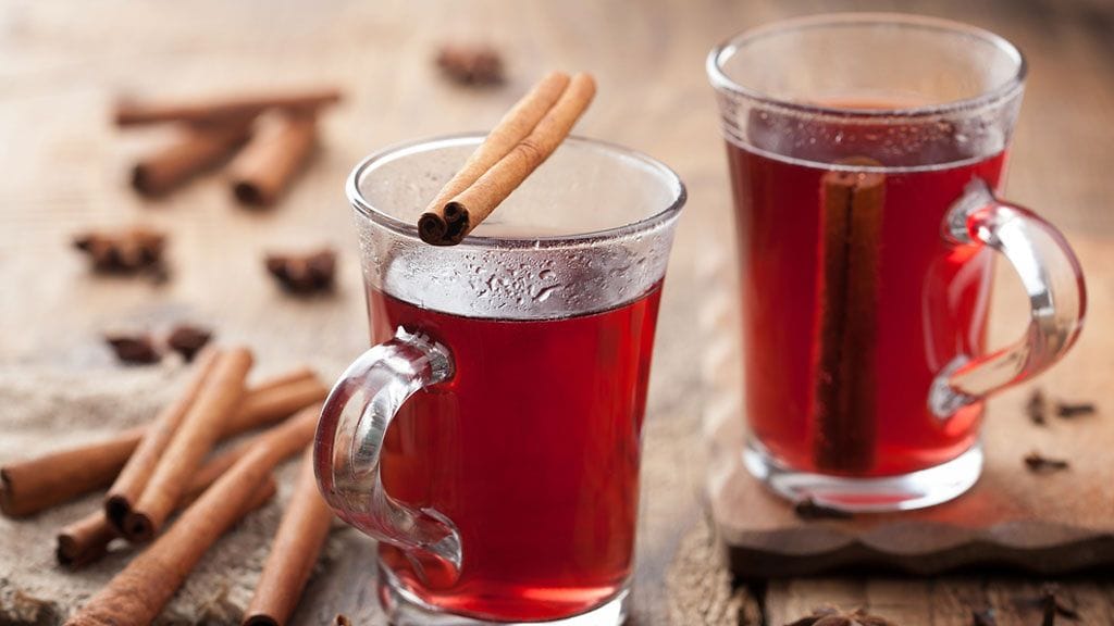 Suomalaiseen glögiin kuuluu kaneli.