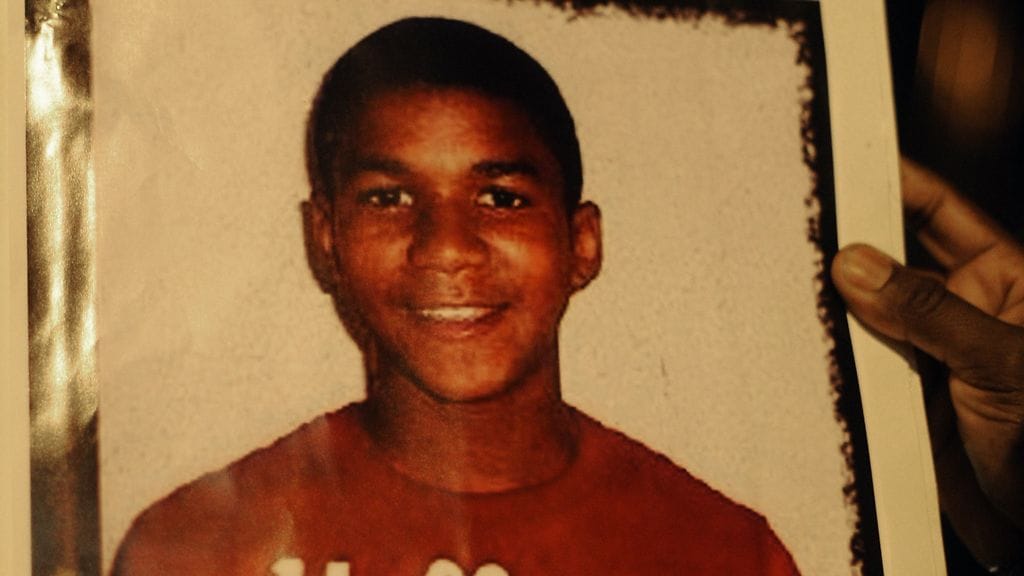 Mielenosoitukseen tuotu kuva Trayvon Martinista.