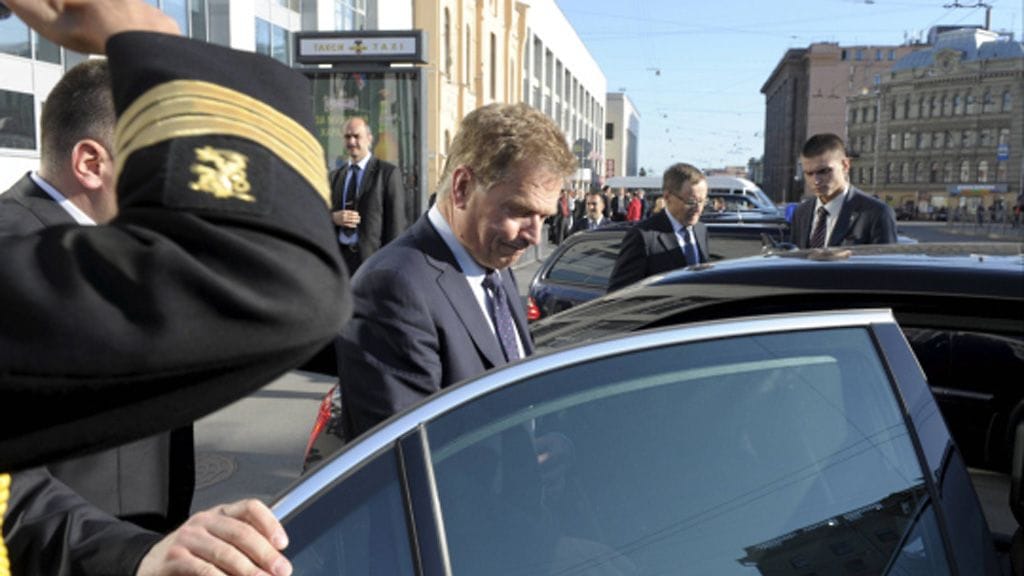 Tasavallan presidentti Sauli Niinistö seurueineen saapui junalla Pietarin Suomen-asemalle keskiviikkona 20. kesäkuuta 2012.