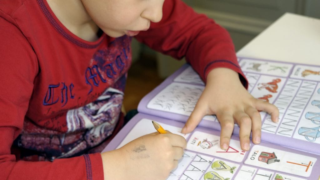 Hallitusohjelmaan tehty kirjaus olisi antanut kunnille mahdollisuuden järjestää esikoululaisten hoito iltapäivisin ja aikaisin aamulla kerhoissa päiväkotien sijaan.