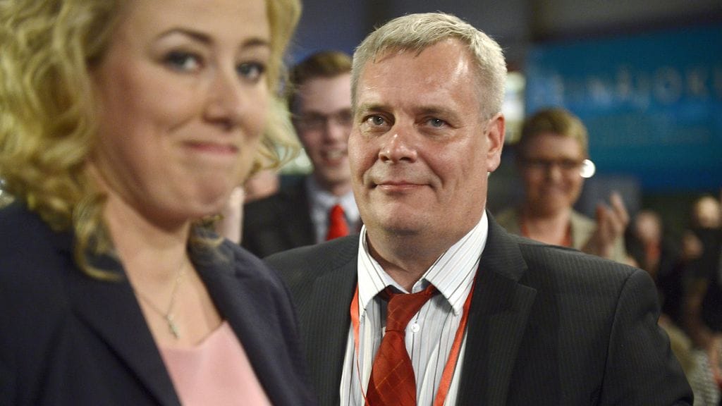 Antti Rinne peittosi Jutta Urpilaisen SDP:n puheenjohtajavaalissa 9. toukokuuta 2014. Urpilainen antoi Rinteelle yhden neuvon: Älä koskaan laita verkkosukkia valokuviin!