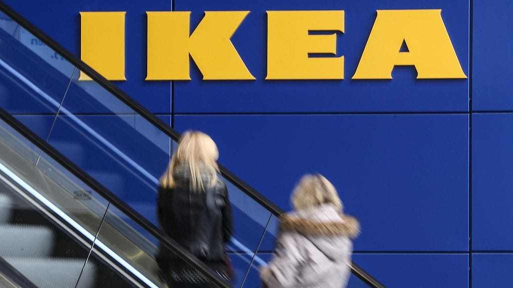Ikea aikoo lopettaa halogeeni- ja energiansäästölamppujensa myynnin.