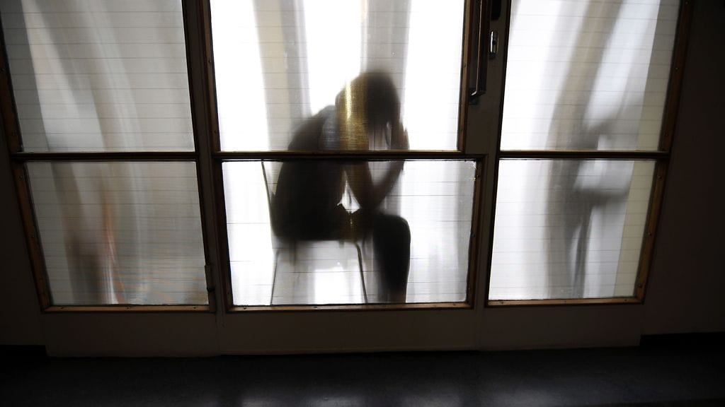 Villan mukaan suljettujen lahkojen sisällä tapahtuvia väärinkäytöksiä on mahdoton valvoa.