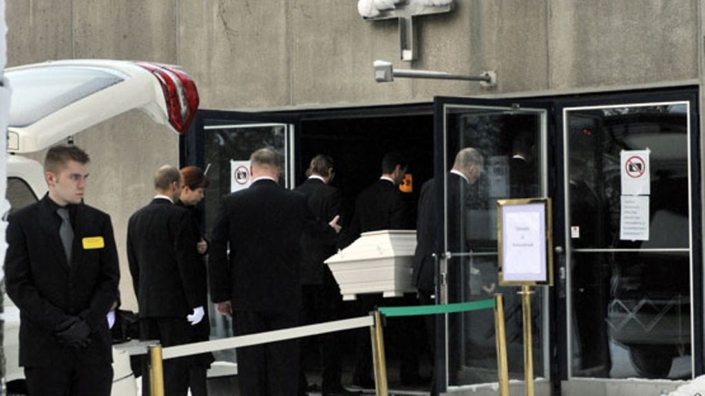 Kari Tapio saatettiin haudan lepoon 22. joulukuuta 2010.