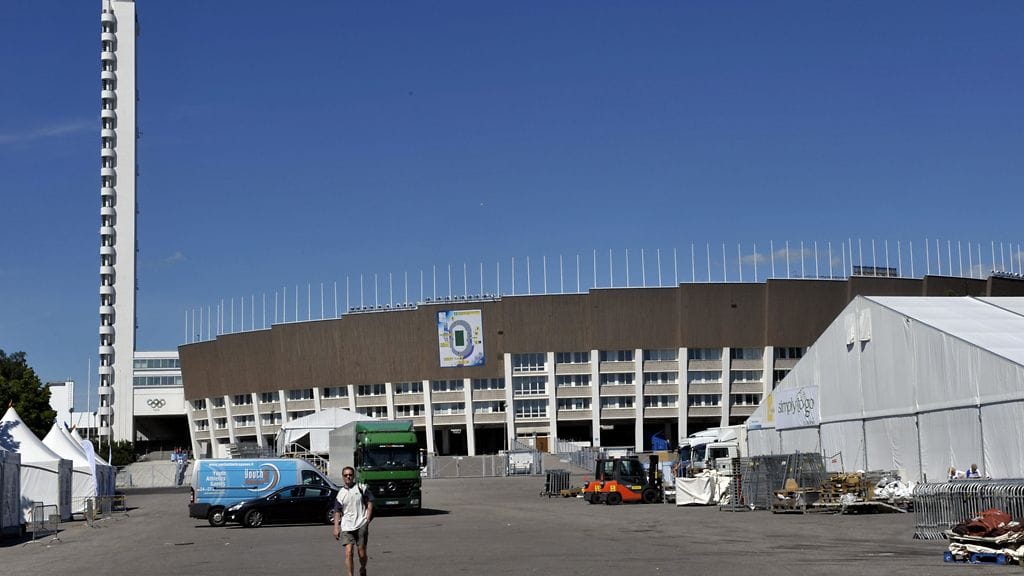 Helsingin Olympiastadionia valmisteltiin yleisurheilun EM-kisoihin Helsingissä 22. kesäkuuta 2012.