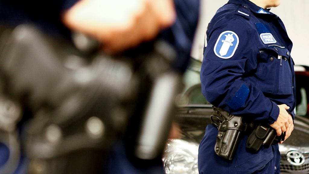 Murhasta epäiltynä vangittiin kaksi henkilöä, alaikäinen tyttö ja nuori mies.