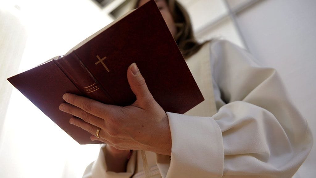 46 prosenttia vastanneista pitää kirkkoa erittäin tai melko luotettavana tahona.