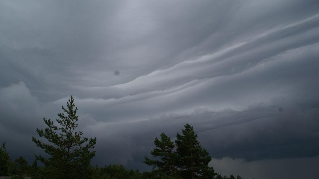Ukkonen voi vahingoittaa lähetysaseman tekniikkaa ja katkaista tietoliikenneyhteydet.