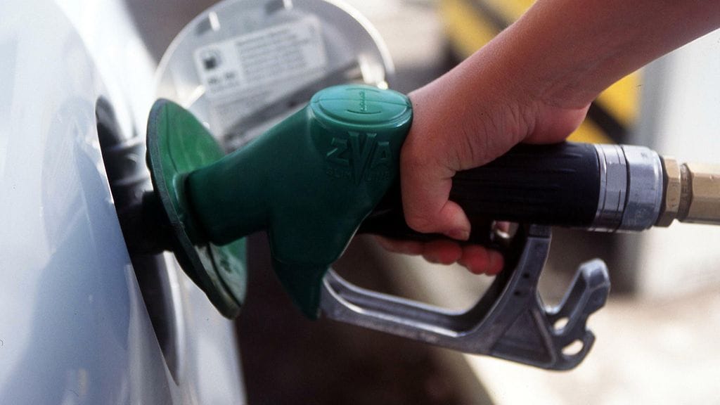 HS:n haastatteleman Nesteen hinnoittelupäällikön Olli Pyykösen mukaan raakaöljy on ollut tänä vuonna verrattain halpaa.