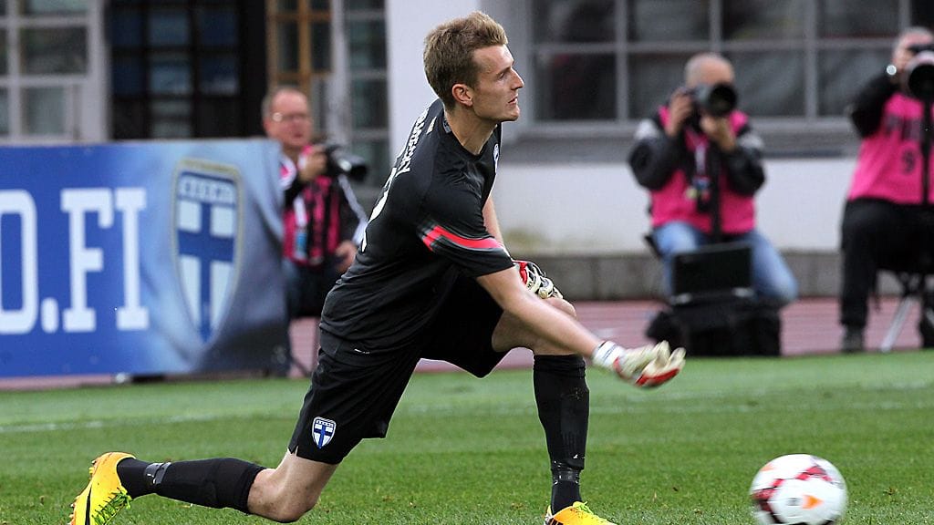 Lukas Hradecky maaottelussa toukokuussa.
