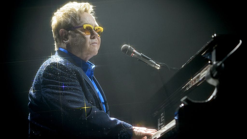 Elton John muisteli rakasta ystäväänsä.