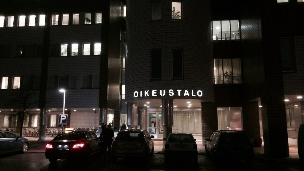 Oulun käräjäoikeus vangitsi vuonna 1990 syntyneen miehen epäiltyn muun muassa törkeästä raiskauksesta.