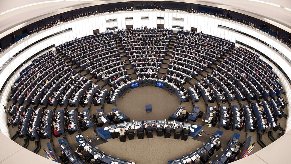 Strasbourgin EU-parlamentin istuntosali.