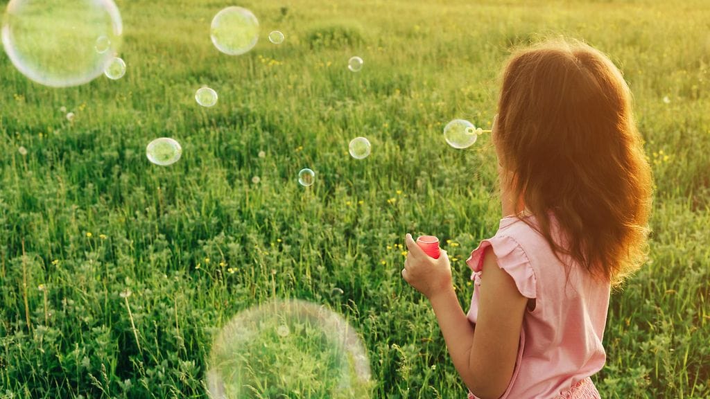 Osa vanhemmista suree, ettei voi kokopäivätyön takia tarjota lapsilleen kesälomaa.