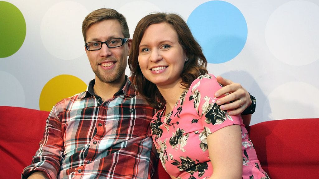 Ensitreffit alttarilla, Esa ja Viola