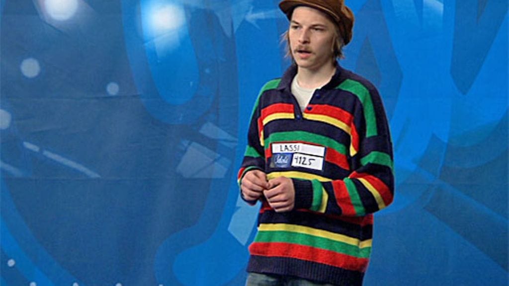 Lassi Valtonen tuomariston edessä.