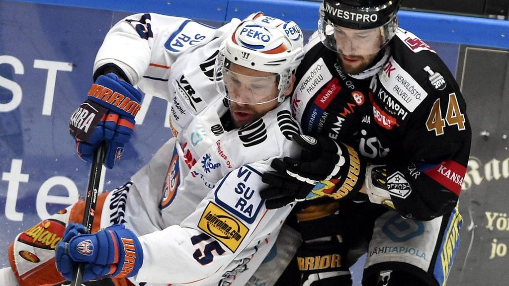 Tapparan Masi Marjamäki (vas) ja Kärppien Ryan Glenn