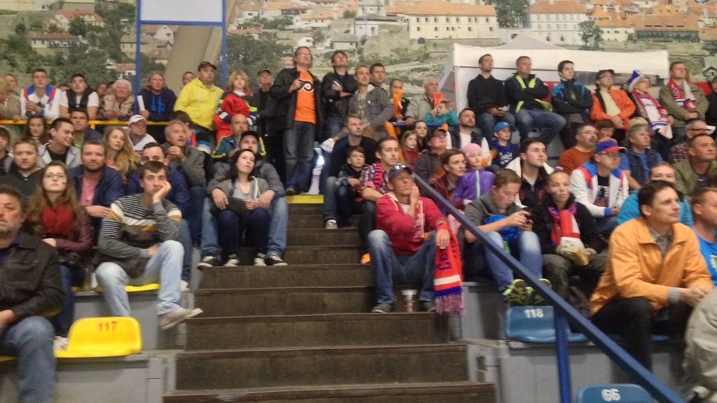 Väkeä riitti portaillekin