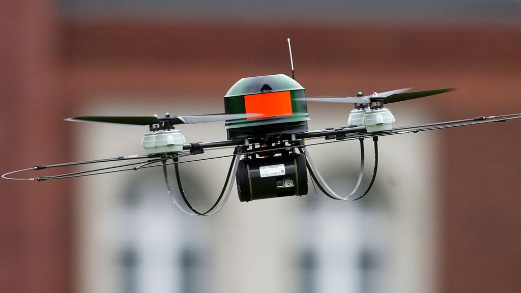 Lennokkien harrastekäyttö ei vaadi erillistä lupaa.