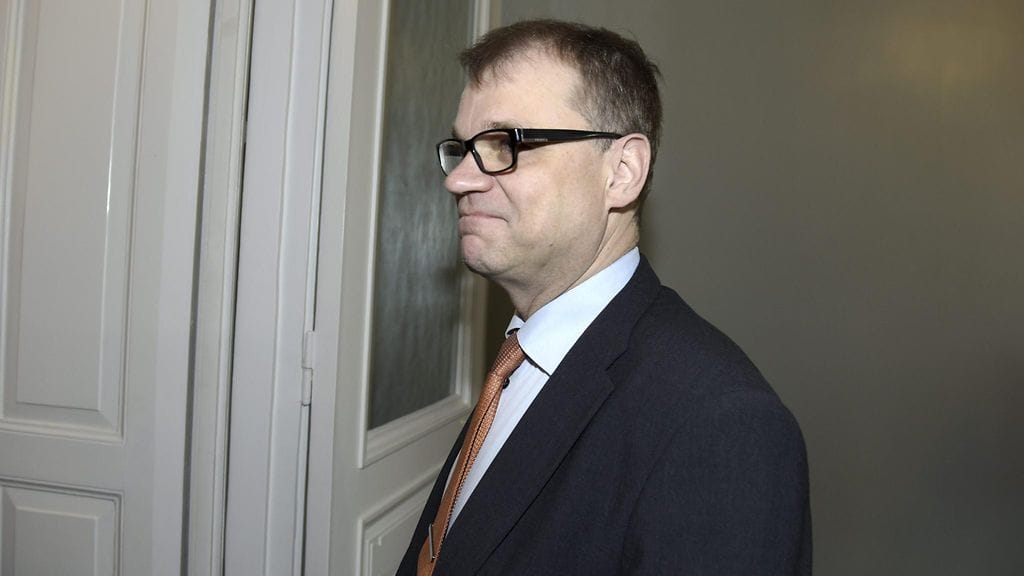 Hallitusneuvotteluiden vetäjä, keskustan puheenjohtaja Juha Sipilä, saapui tänään valtioneuvoston juhlahuoneistoon Smolnaan jatkamaan neuvotteluja.