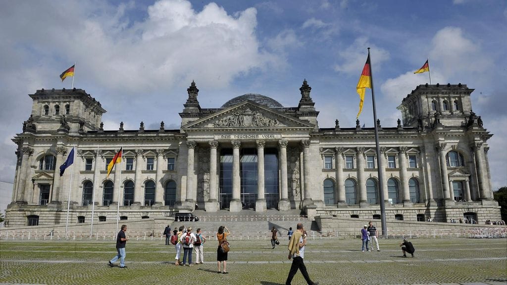 Saksan parlamentti äänesti Kreikka-neuvottelujen jatkosta.