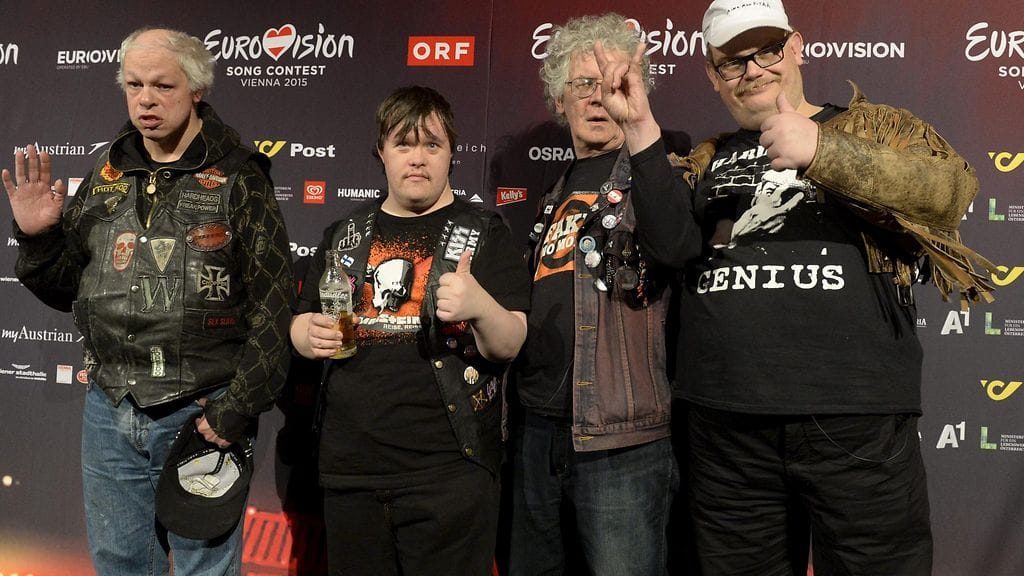 Pertti Kurikan Nimipäivät on ottanut viisuhuuman rennosti.