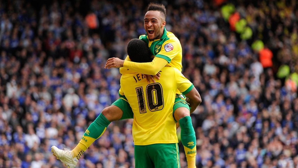 Nathan Redmond ja Cameron Jerome juhlivat Norwichin maalia.