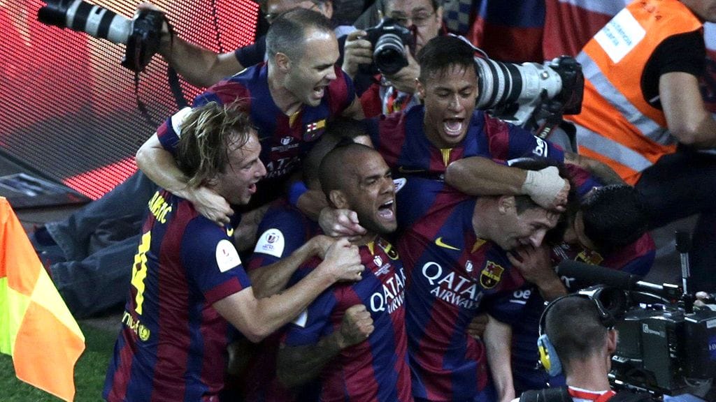 Barcelonan pelaajat juhlimassa Messin upeaa maalia.