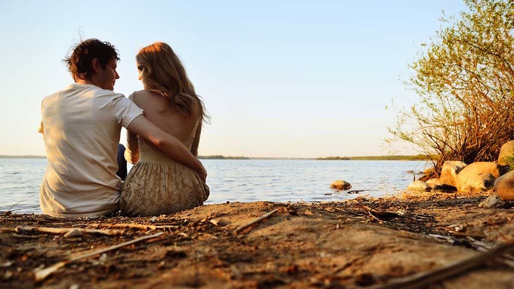 Yksinäisyyttä voi kokea parisuhteessakin.