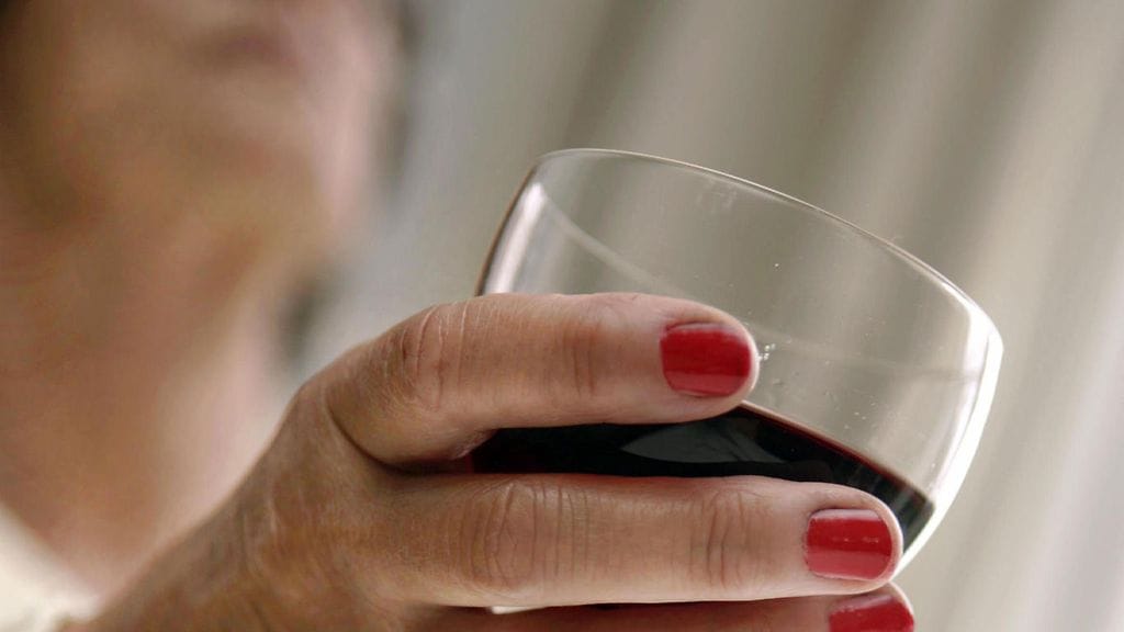 Hoivakodeissa tarjoillaan alkoholia juhlapyhinä.