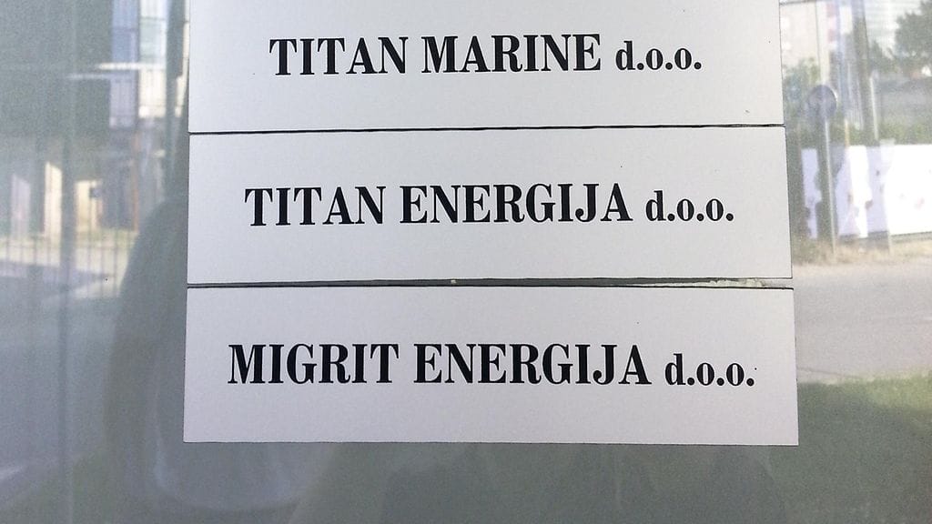Migrit Solarna Energijan edustajien on luvattu saapua Suomeen torstaina. Kuvassa Migrit Energijan kyltti sen toimiston seinässä Kroatian Zagrebissa.