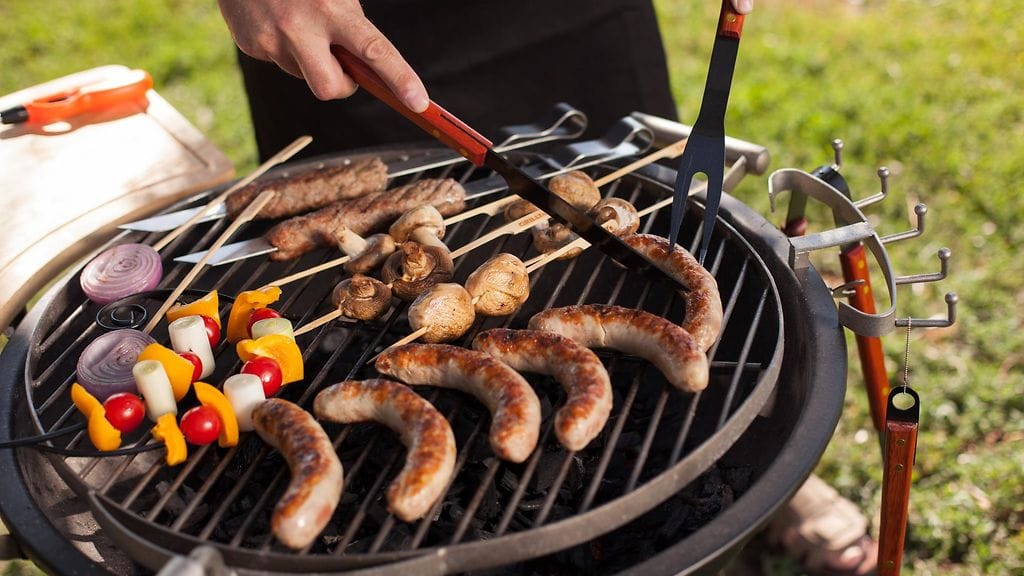 WHO:n mukaan riski saada suolistosyöpä lihan vuoksi on pieni, mutta se kasvaa, mitä enemmän lihaa syödään.