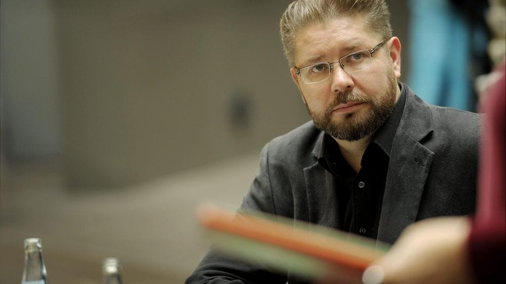 Heikki Patomäki uskoo Kreikan talousahdingon syyn olevan Euroopan keskuspankin ajama politiikka.