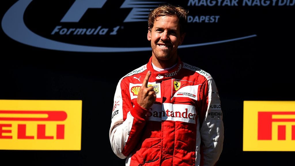 Sebastian Vettel juhli voitto Unkarissa vuosi sitten.