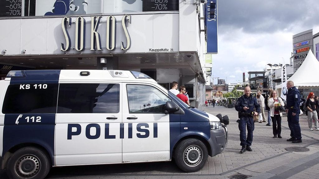 Suomen Vastarintaliike järjesti väkivaltaiseksi muuttuneen mielenosoituksen Jyväskylän keskustassa lauantaina 1. elokuuta 2015. Mielenosoittajat alkoivat pahoinpidellä sivullisia ja aggressiivisesti estää poliisin toimintaa paikalla.