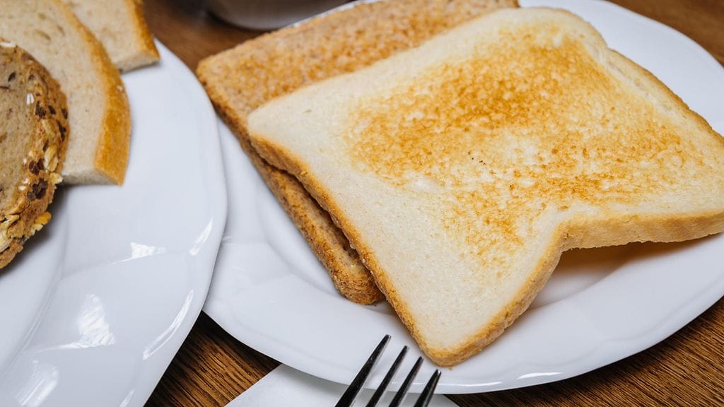 Paahtoleipää ei kannata paahtaa liian ruskeaksi, sillä se voi olla terveysriski.