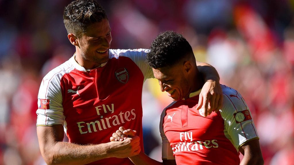 Olivier Giroud ja Alex Oxlade-Chamberlain kuuluvat Arsenalin syömähampaisiin.