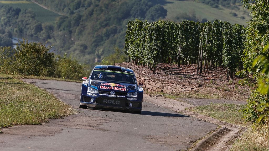 Jari-Matti Latvala ajaa Saksan MM-rallin kärjessä.