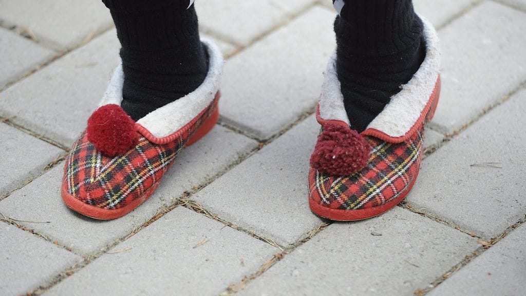 Palotarkastajina esiintyvät huijarit kauppaavat tuotteita etenkin ikäihmisille. Pelastuslaitos muistuttaa, että tarkastusten yhteydessä ei koskaan kaupata mitään. Kuvituskuva.