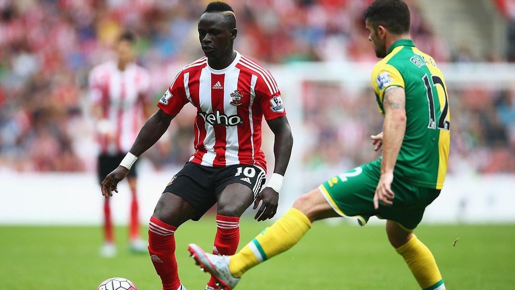 Sadio Mane (vas.) alusti Southamptonin kaksi ensimmäistä maalia.