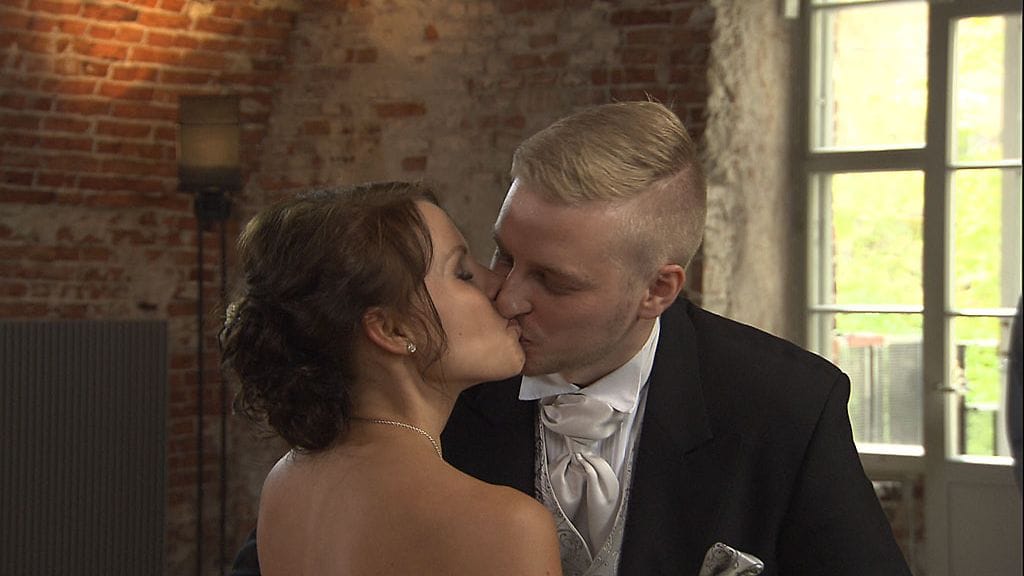 Tanja ja Roni, Ensitreffit alttarilla