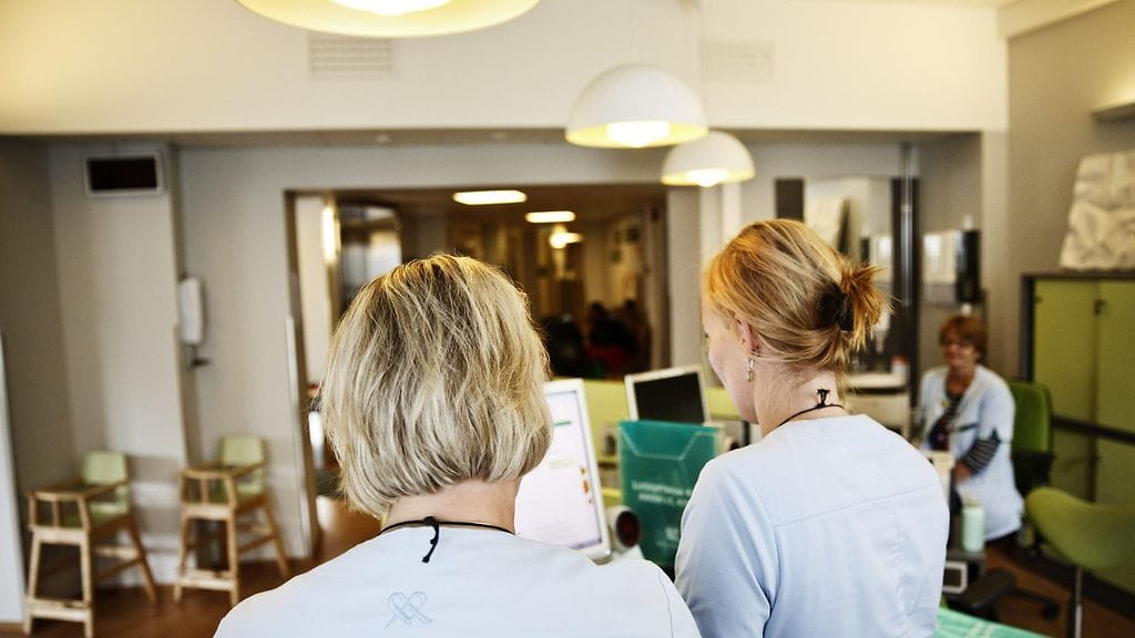 Hallitus aikoo pienentää sunnuntaikorvaukset aiemmasta sadasta prosentista 75 prosenttiin.